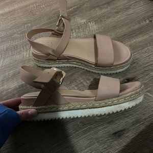 Women’s sandals size 7